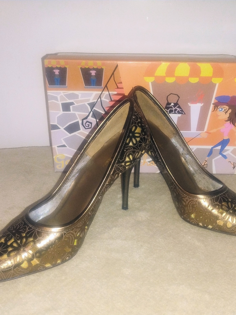 BNWB Gabriella Rocha Metallic Bronze Floral Cutout Design Pumps